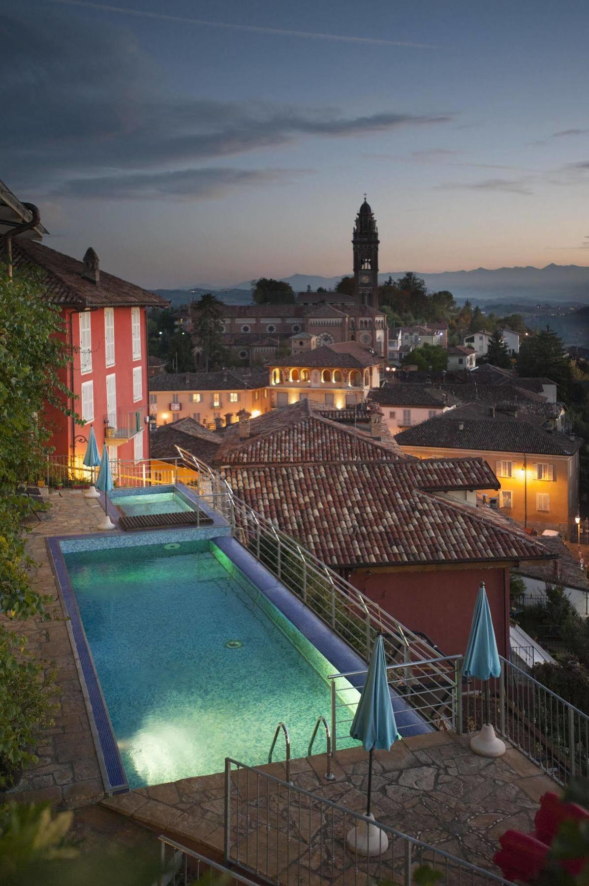Felicin - Ristorante Albergo "Dimora Storica" モンフォルテ・ダルバ エクステリア 写真